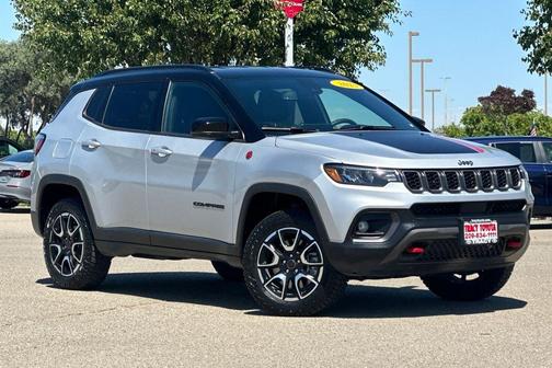 Silver Zynith 2025 Jeep Compass Trailhawk