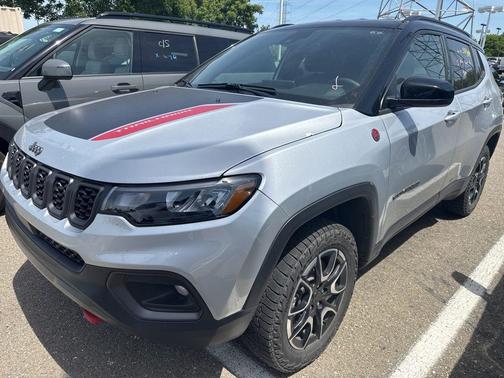 Silver Zynith 2025 Jeep Compass Trailhawk
