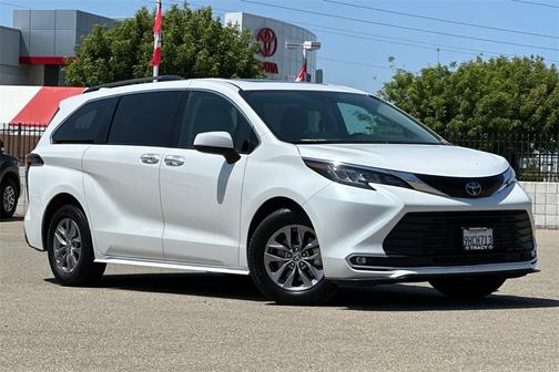 2023 Toyota Sienna XLE