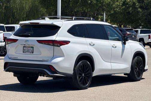 Pearl 2023 Toyota Highlander XSE