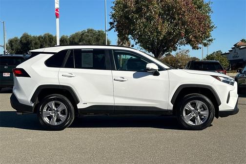 2025 Toyota RAV4 Hybrid XLE