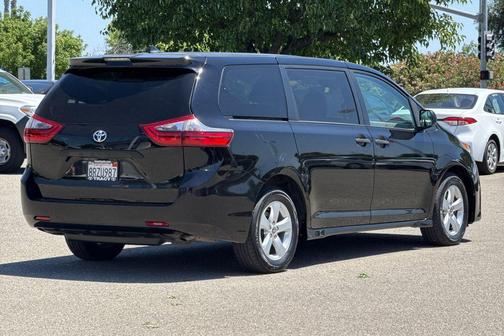 Midnight Black Metallic 2020 Toyota Sienna L