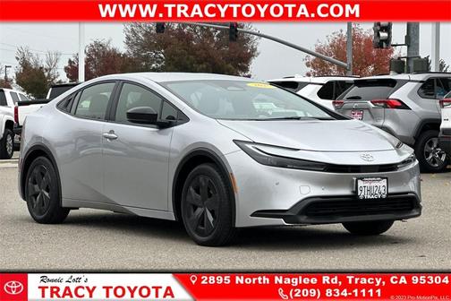 2025 Toyota Prius LE