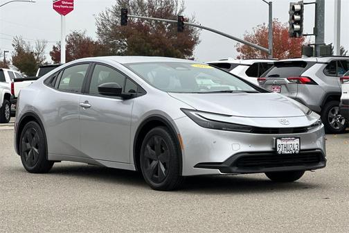 2025 Toyota Prius LE