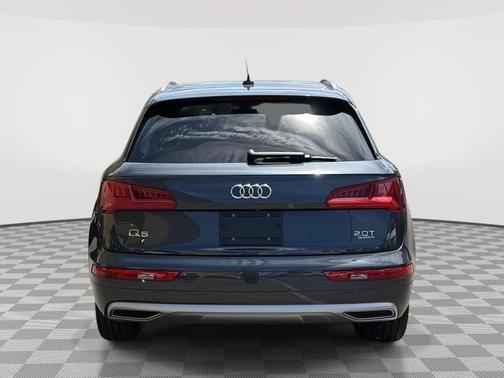 Manhattan Gray Metallic 2018 Audi Q5 2.0T Premium Plus