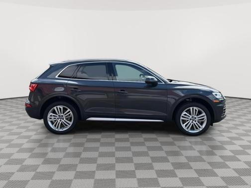 Manhattan Gray Metallic 2018 Audi Q5 2.0T Premium Plus