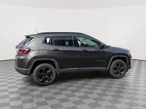 Granite Crystal Clearcoat Metallic 2021 Jeep Compass Latitude