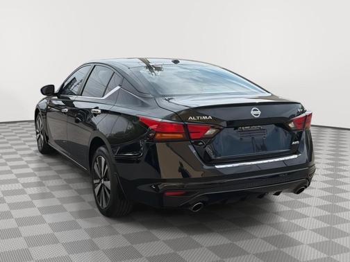 Black 2022 Nissan Altima 2.5 SV