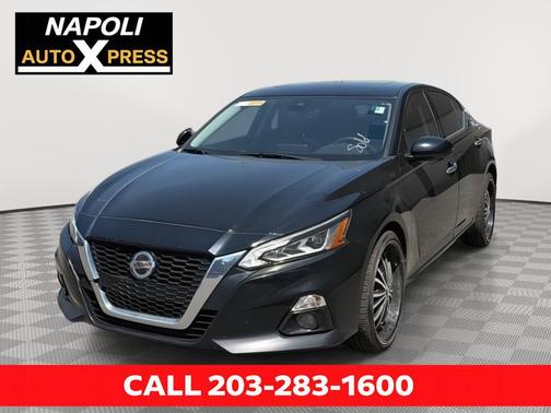 Black 2022 Nissan Altima 2.5 Platinum