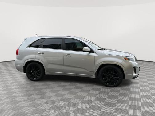 Bright Silver 2014 Kia Sorento SX