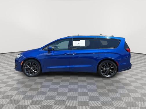 Ocean Blue Metallic 2018 Chrysler Pacifica Touring-L Plus
