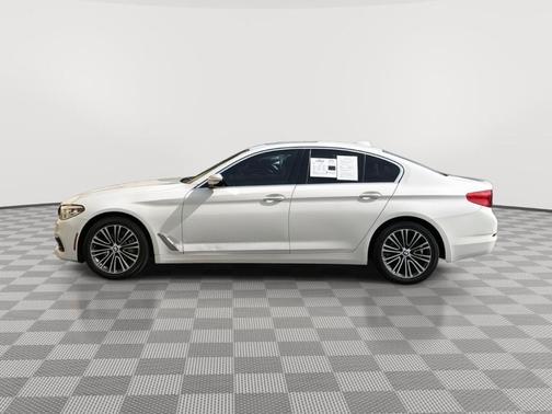 Alpine White 2018 BMW 530 i xDrive