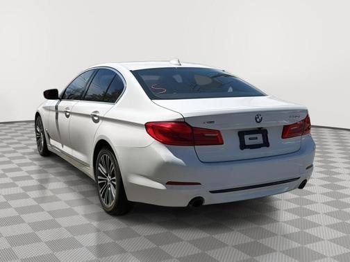 Alpine White 2018 BMW 530 i xDrive