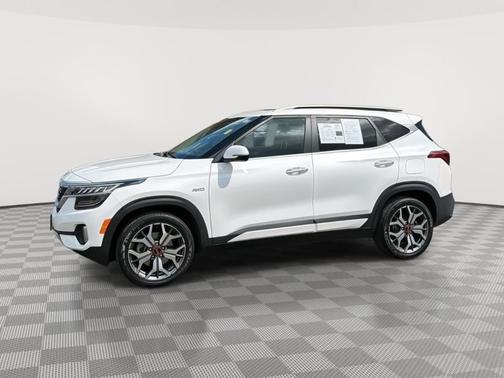 Snow White Pearl 2021 Kia Seltos SX