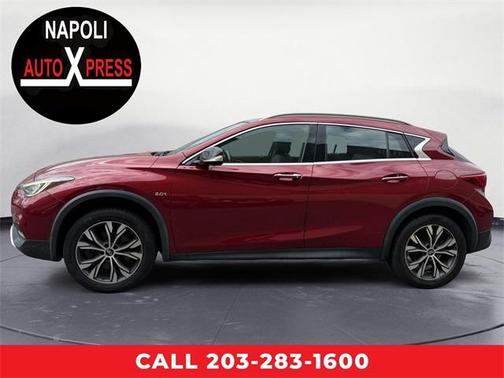 2017 INFINITI QX30 Premium