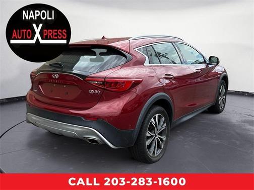 2017 INFINITI QX30 Premium