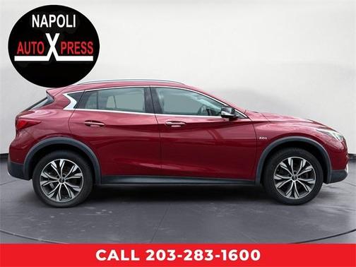 2017 INFINITI QX30 Premium