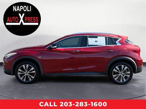 2017 INFINITI QX30 Premium