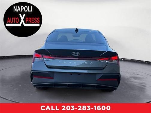 2025 Hyundai ELANTRA SE