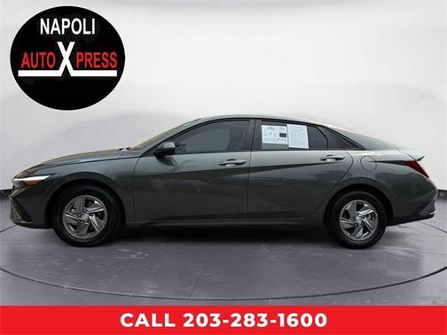 2025 Hyundai ELANTRA SE