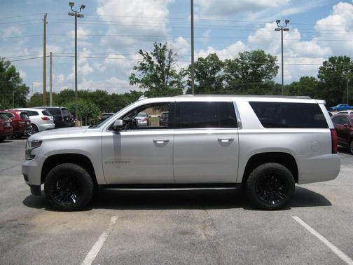 Silver / Aluminum 2018 Chevrolet Suburban LT