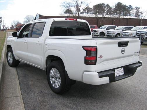 2022 Nissan Frontier SV