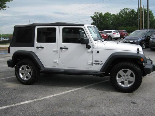 Bright White Clearcoat 2013 Jeep Wrangler Unlimited Sport