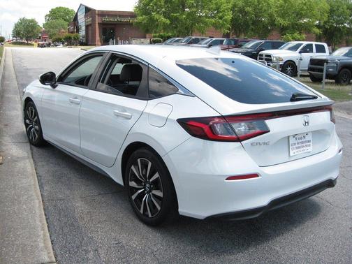 White 2022 Honda Civic EX-L