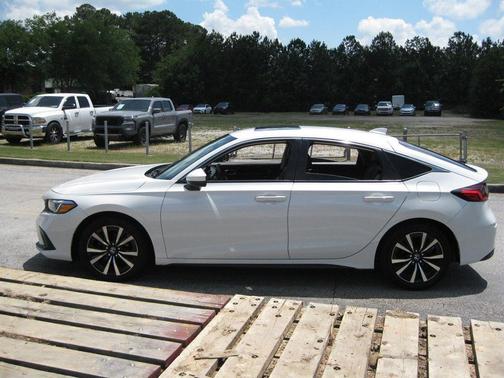 White 2022 Honda Civic EX-L
