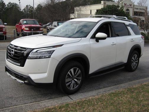 2023 Nissan Pathfinder SL