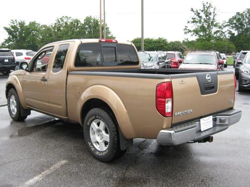 Desert Gold Clearcoat Metallic 2005 Nissan Frontier SE King Cab