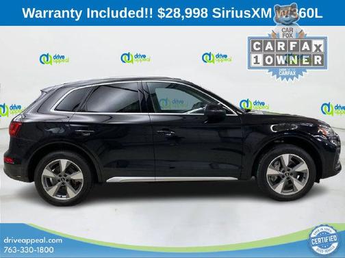 Mythos Black Metallic 2023 Audi Q5 40 Premium