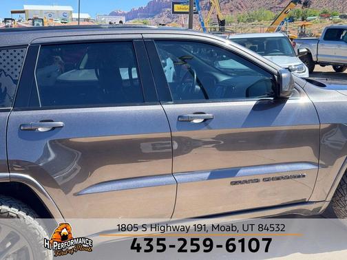 Granite Crystal Metallic Clearcoat 2019 Jeep Grand Cherokee Altitude