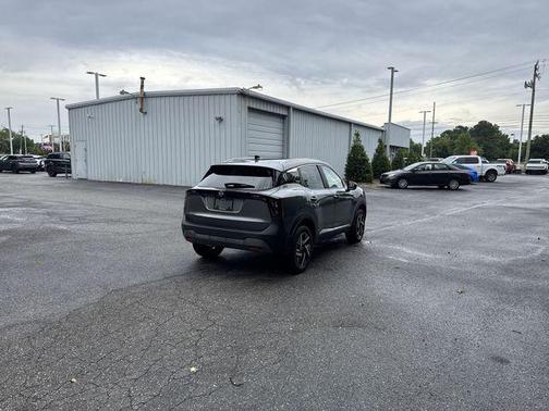 Gun Metallic 2026 Nissan Kicks SV