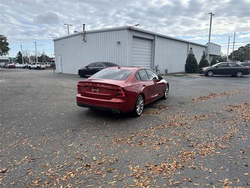 2020 Volvo S60 T5 Momentum