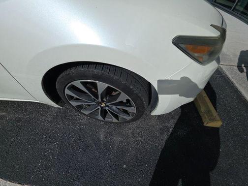 Pearl White 2016 Nissan Maxima 3.5 SR