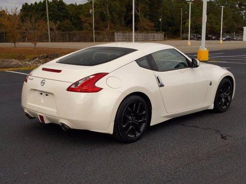 Photo 3 of 37 of 2015 Nissan 370Z Touring