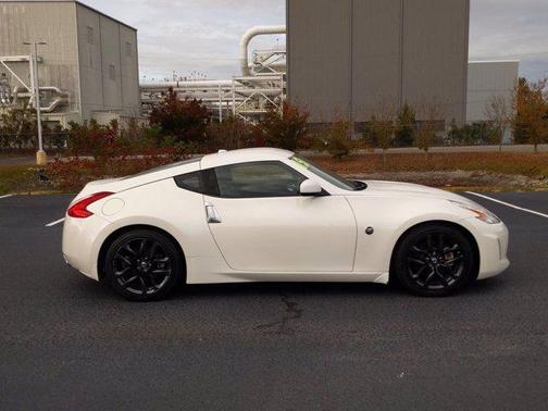 Photo 2 of 37 of 2015 Nissan 370Z Touring