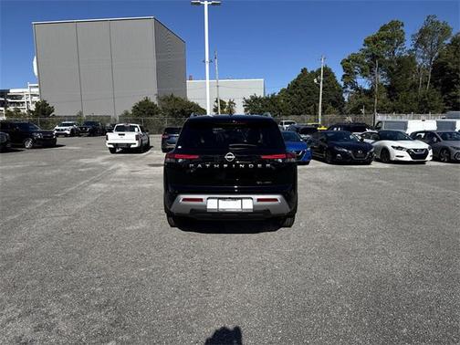 2025 Nissan Pathfinder SL 4WD