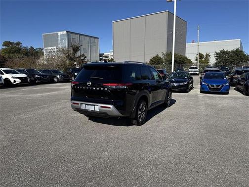 2025 Nissan Pathfinder SL 4WD