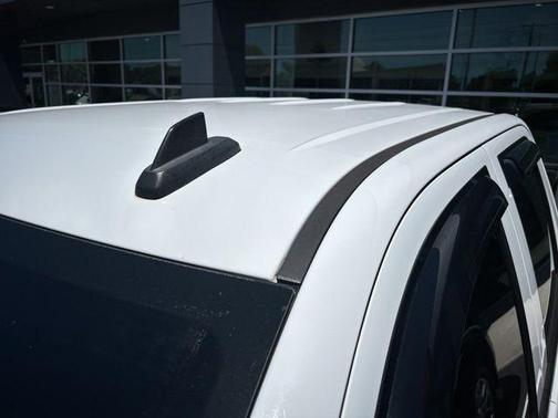 Summit White 2017 Chevrolet Silverado 1500 2LT