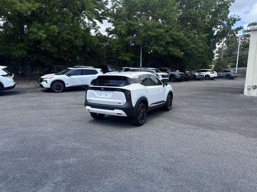 Aspen White Tricoat 2026 Nissan Kicks SR