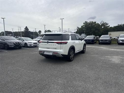 2024 Nissan Pathfinder Platinum 4WD