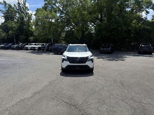 Everest White Pearl Tricoat 2026 Nissan Rogue Dark Armor