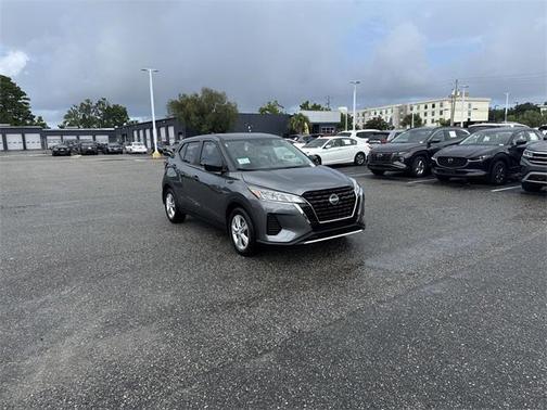 2025 Nissan Kicks S