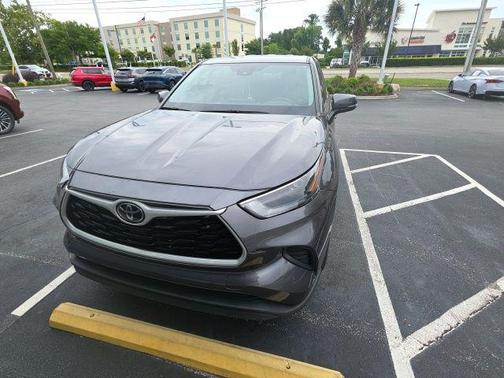 Magnetic Gray Metallic 2022 Toyota Highlander L