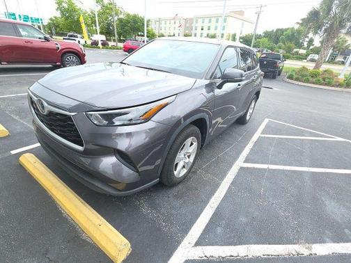 Magnetic Gray Metallic 2022 Toyota Highlander L