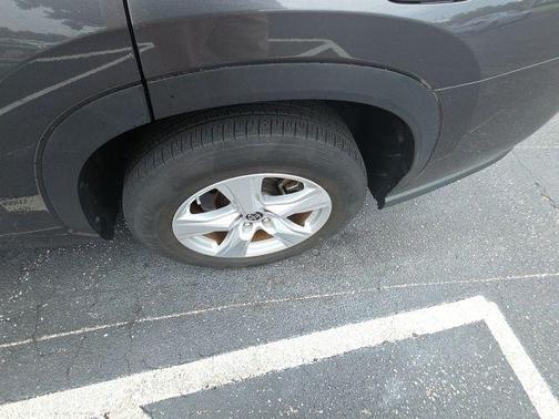 Magnetic Gray Metallic 2022 Toyota Highlander L