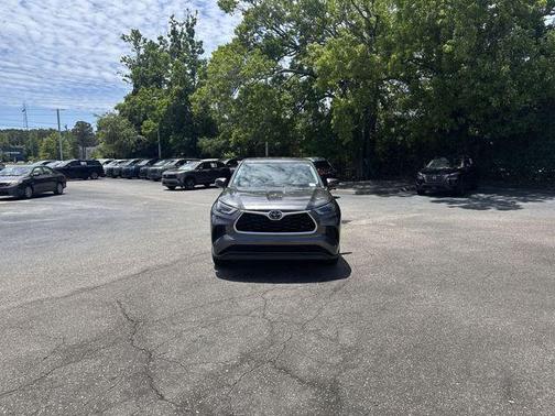 Magnetic Gray Metallic 2022 Toyota Highlander L