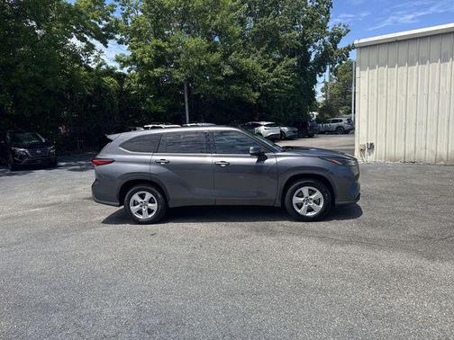 Magnetic Gray Metallic 2022 Toyota Highlander L